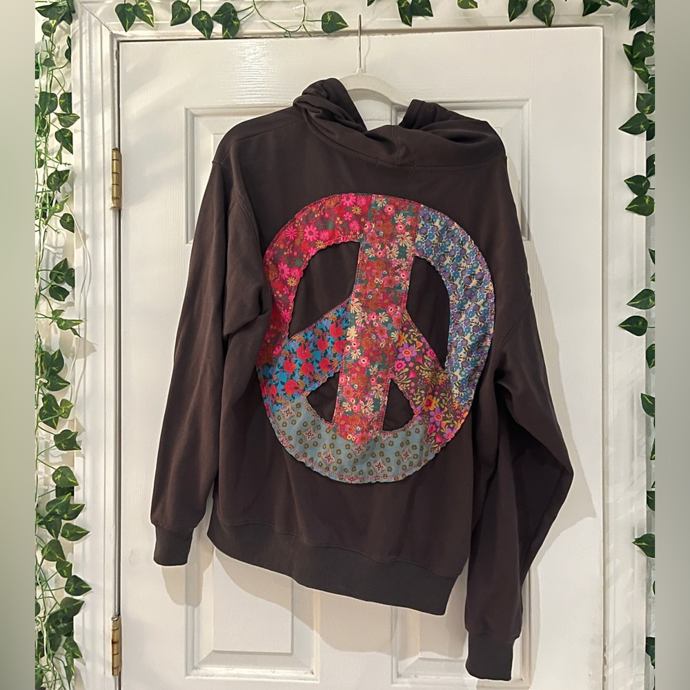 Natural Life | Applique Zip-Up Hoodie | Charcoal | S/M